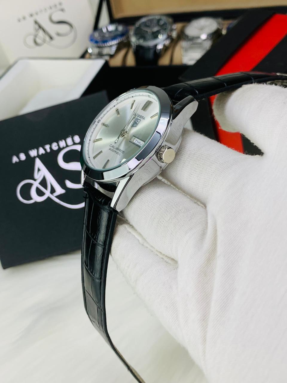 Tag Model With Day & Date Adjustment | Quartz (Black White)